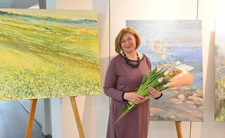 Tęsiant iniciatyvą „Menas gydo“, Respublikinėje Panevėžio ligoninėje atidaryta dailininkės Ilonos Žvinakienės tapybos darbų paroda