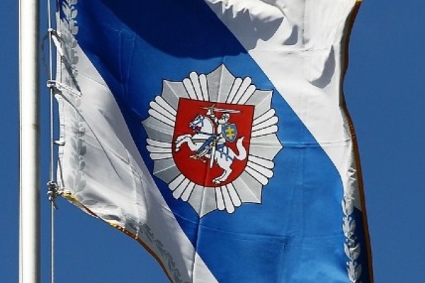 0001_policijos_veliava_1601627811-1d2fe4f3ec670c5a7e2ec70f77341bc8.jpg